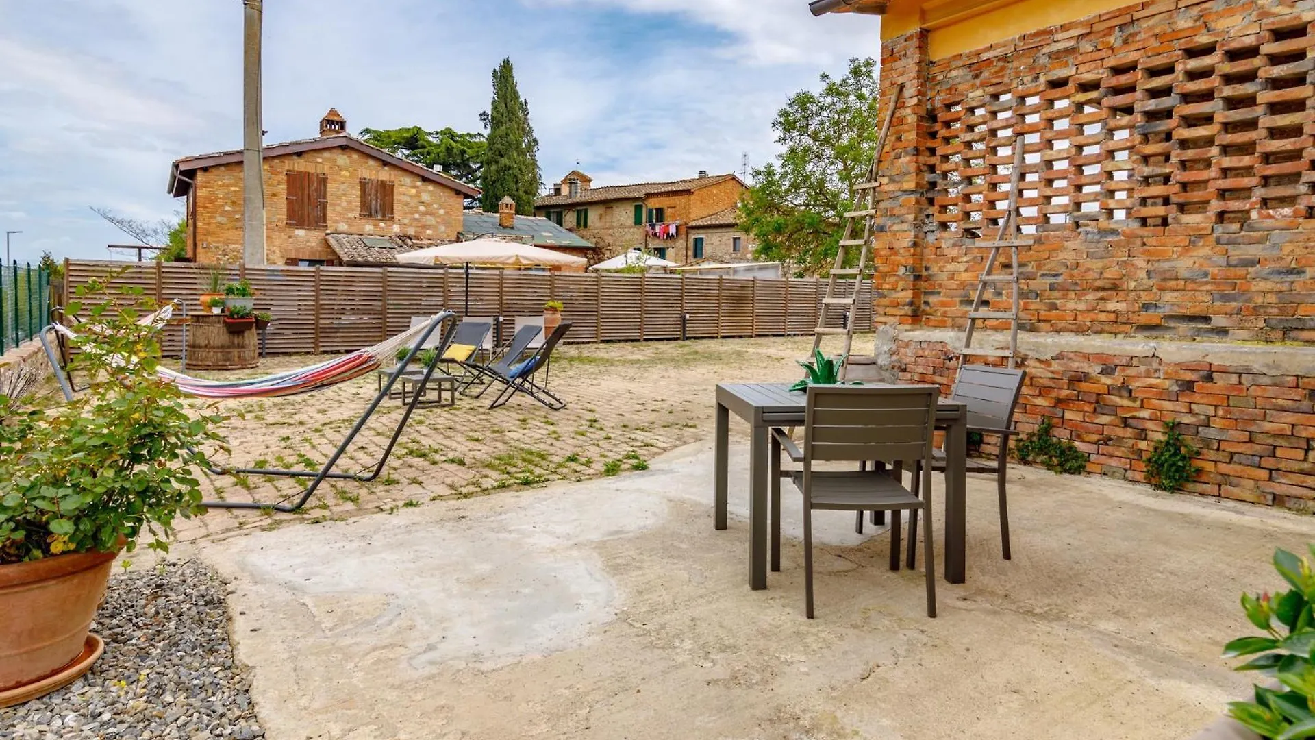 Apartment Siena Podere Rural Chic W Private Garden & Parking Italy