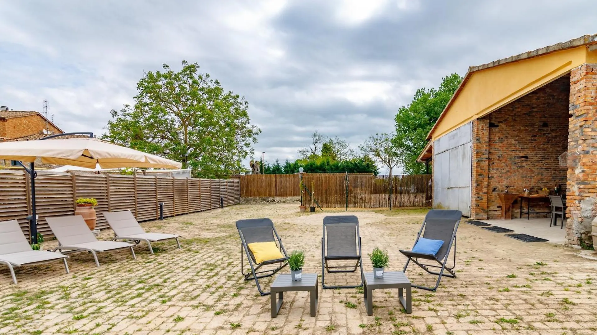 Siena Podere Rural Chic W Private Garden & Parking Apartment